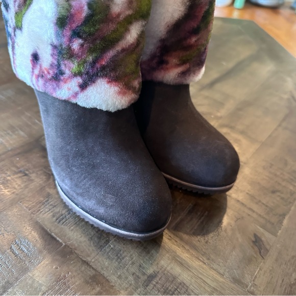 UGG X Claire Tabouret Fluff Boot size 7 Suede Sheepskin Balletcore 4” Wedge Heel - Picture 9 of 13